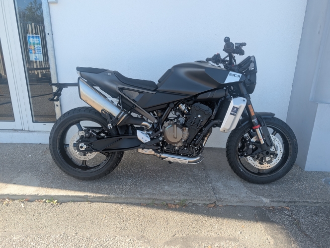 HUSQVARNA 801 SVARTPILEN 2024